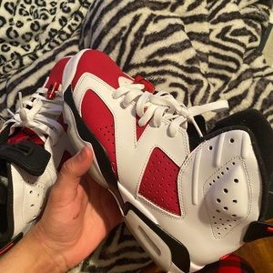 Carmine 6s barely worn come w box